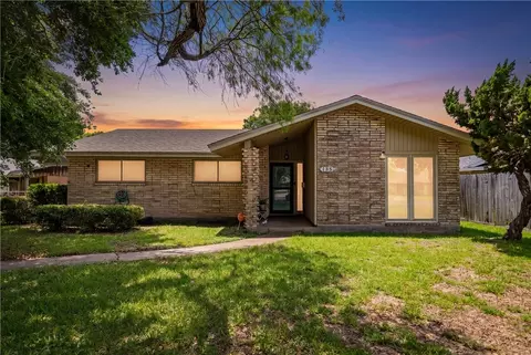135 Granby Pl, Portland, TX 78374