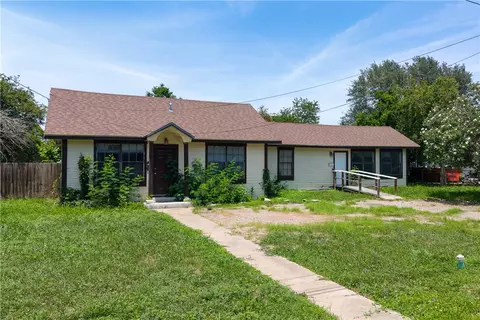 801 E 1st St, Alice, TX 78332