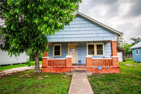 417 S San Patricio, Sinton, TX 78387