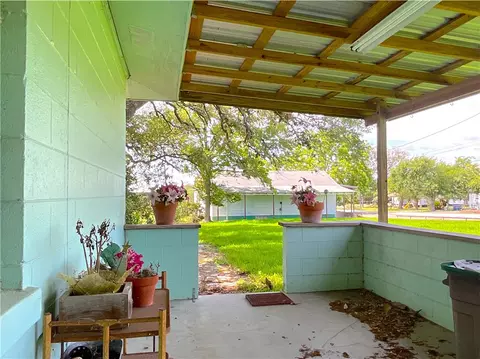 Exterior - 311 W Ward, Refugio, TX 78377 photo 5 of 10
