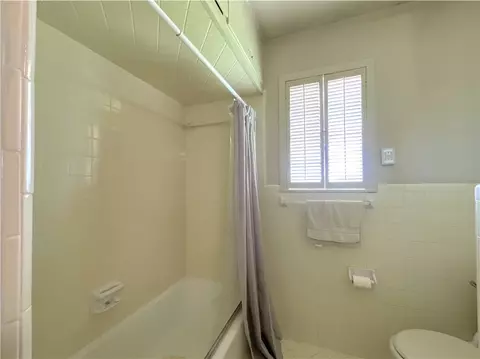Bath - 311 W Ward, Refugio, TX 78377 photo 1 of 5