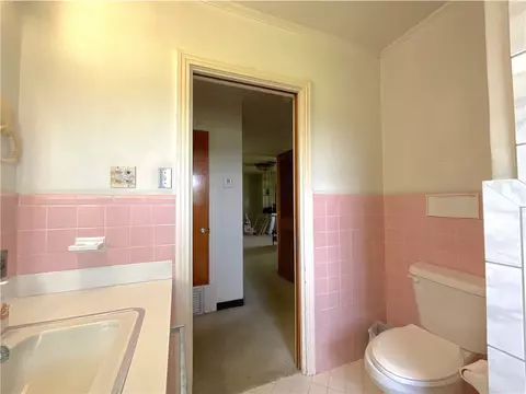 Bath - 311 W Ward, Refugio, TX 78377 photo 3 of 5