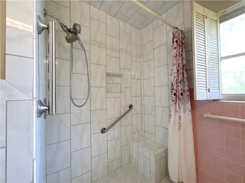 Bath - 311 W Ward, Refugio, TX 78377 photo 4 of 5
