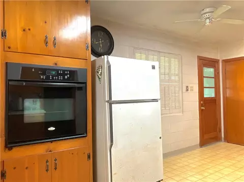 Kitchen - 311 W Ward, Refugio, TX 78377 photo 2 of 4