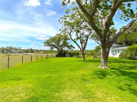 Exterior - 311 W Ward, Refugio, TX 78377 photo 8 of 10