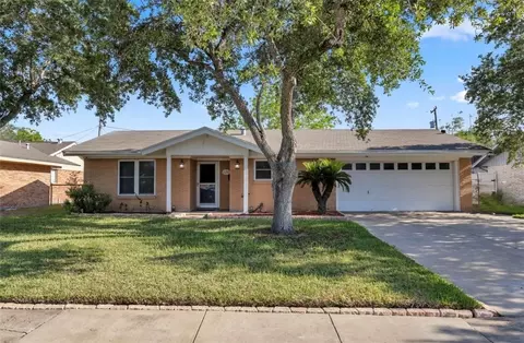 120 Daniel Moore Ave, Portland, TX 78374