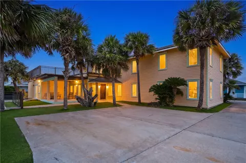400 S 12th St, Port Aransas, TX 78373