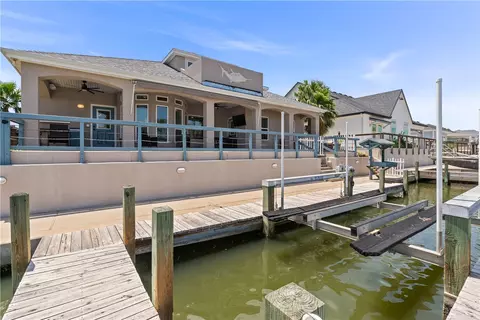 650 S Bay St, Aransas Pass, TX 78336