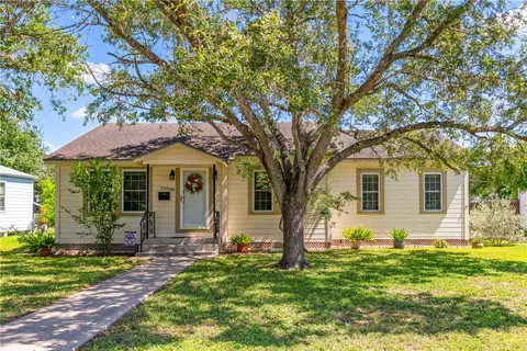 920 W Lee Ave, Kingsville, TX 78363