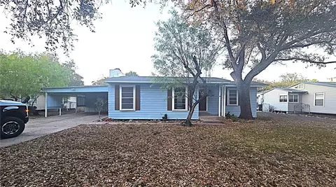 1204 W Lee Ave, Kingsville, TX 78363