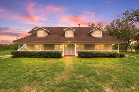 392 Winding Way Dr E, Victoria, TX 77905