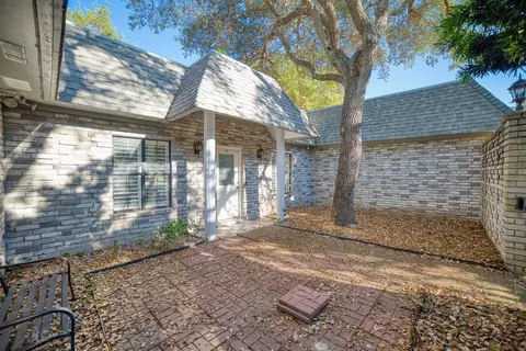 410 Fairway Oaks St, Rockport, TX 78382