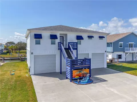 60 Magnolia St, Rockport, TX 78382