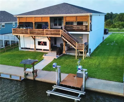 60 Magnolia St, Rockport, TX 78382