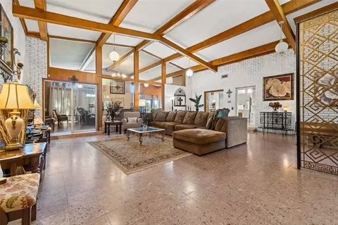Living - 9675 County Road 325, Mathis, TX 78368 photo 4 of 5