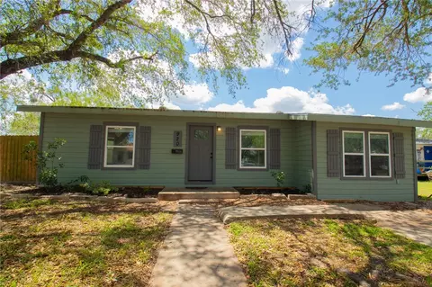 920 E Lewis St, Sinton, TX 78387