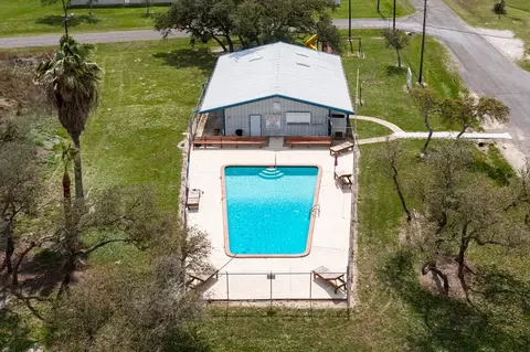 181 Shady Oaks Dr, Rockport, TX 78382