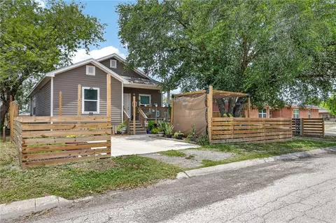 519 E Avenue F, Robstown, TX 78380