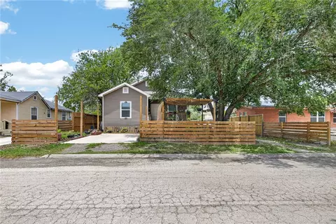 519 E Avenue F, Robstown, TX 78380