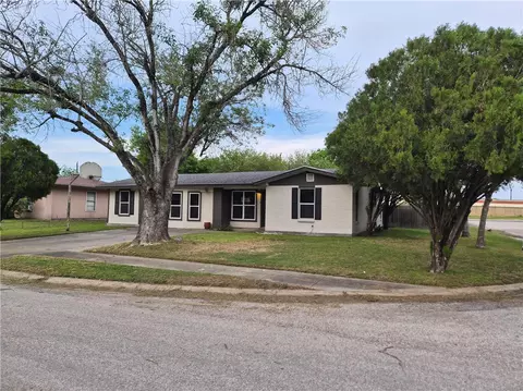 322 S 26th St, Kingsville, TX 78363