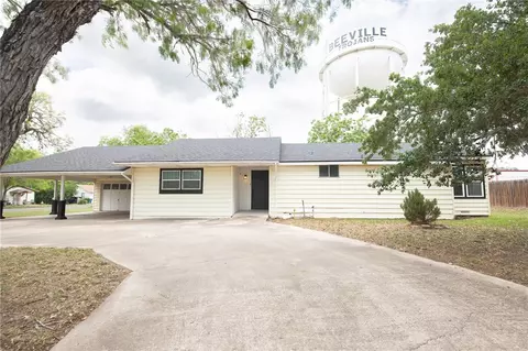 306 W Hutchinson St, Beeville, TX 78102