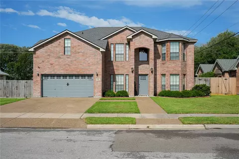 202 Augusta Dr, Portland, TX 78374