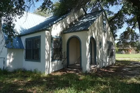 701 N Gudron Ave, Hebbronville, TX 78361