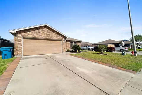 1903 Cottonwood Dr, Portland, TX 78374