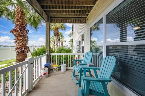 28 Sandollar St, Rockport, TX 78382