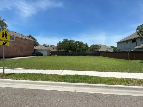 6249 Strasbourg Dr, Corpus Christi, TX 78414