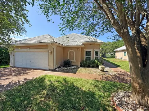 14 Saint Andrews Pl, Rockport, TX 78382