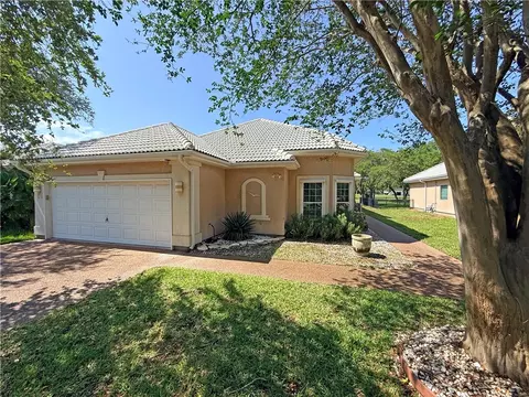 14 Saint Andrews Pl, Rockport, TX 78382