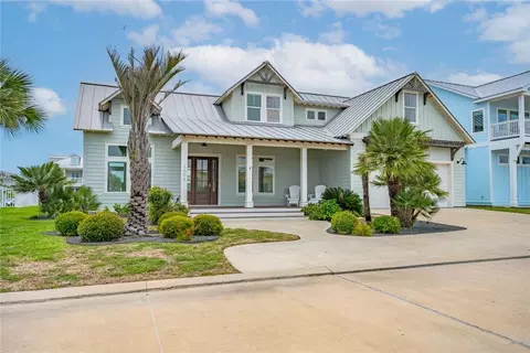 1006 St John Ct, Rockport, TX 78382
