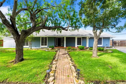 2 Camden Pl, Corpus Christi, TX 78412