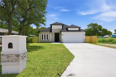 151 N 9th St, Aransas Pass, TX 78336