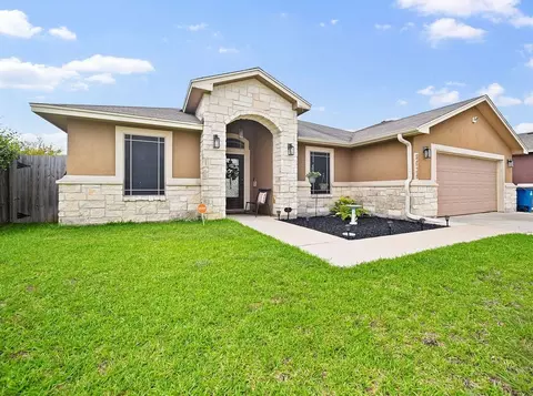 2015 Chesapeake Bay Dr, Portland, TX 78374