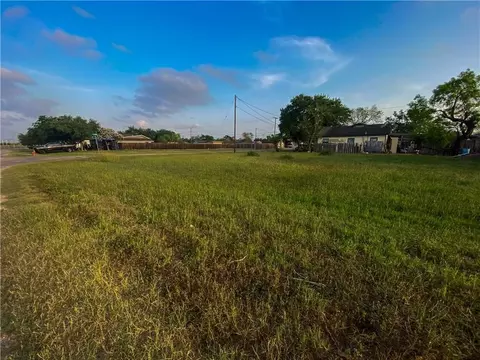 0 E 3rd St N Grape Ave St, Bishop, TX 78343