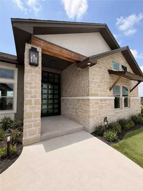 1525 Dancing Elk Dr, Corpus Christi, TX 78415