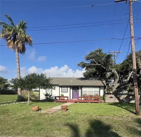 1029 Lady Claire St, Rockport, TX 78382