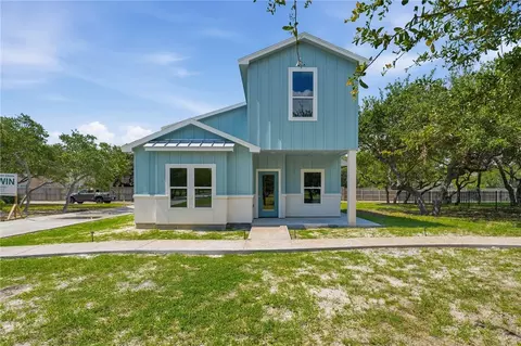 150 Lavaca Cir, Rockport, TX 78382