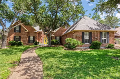 8006 Villefranche Dr, Corpus Christi, TX 78414