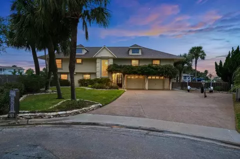 25 Luau Ln, Rockport, TX 78382