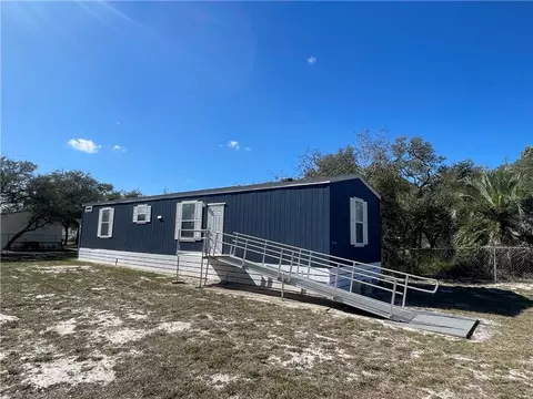 156 Sweet Bay Dr, Rockport, TX 78382