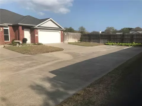 5026 Yorktown Blvd, Corpus Christi, TX 78413