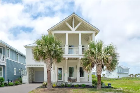 643 W Center Sq W, Port Aransas, TX 78373