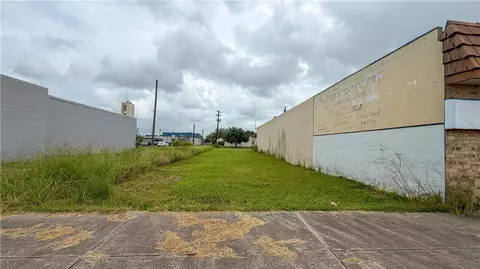 521 E Main Ave, Robstown, TX 78380