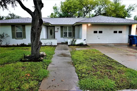 216 Llano Dr, Portland, TX 78374