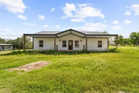 207 S Charles St, George West, TX 78022