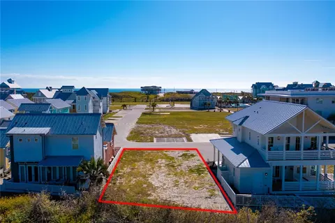 607 Center Sq W, Port Aransas, TX 78373