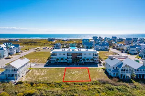 631 Center Sq W, Port Aransas, TX 78373